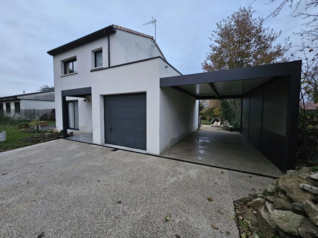 Carport et porche d'entrée  - Cugand