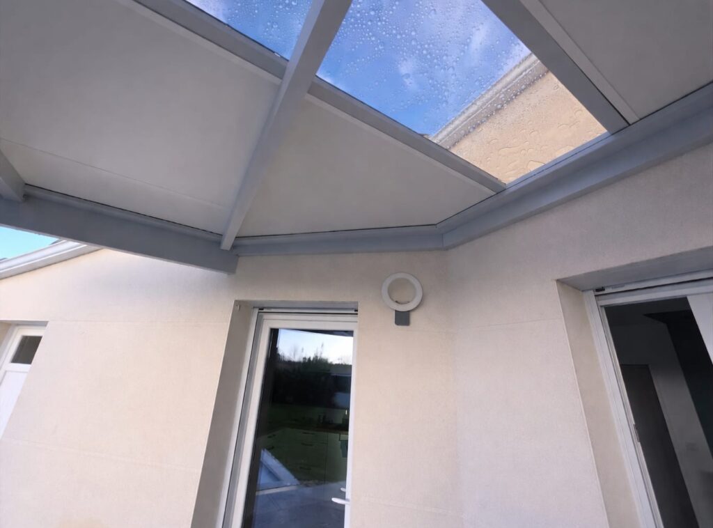 Aluloge spécifique en angle avec puits de lumière - La Bruffière