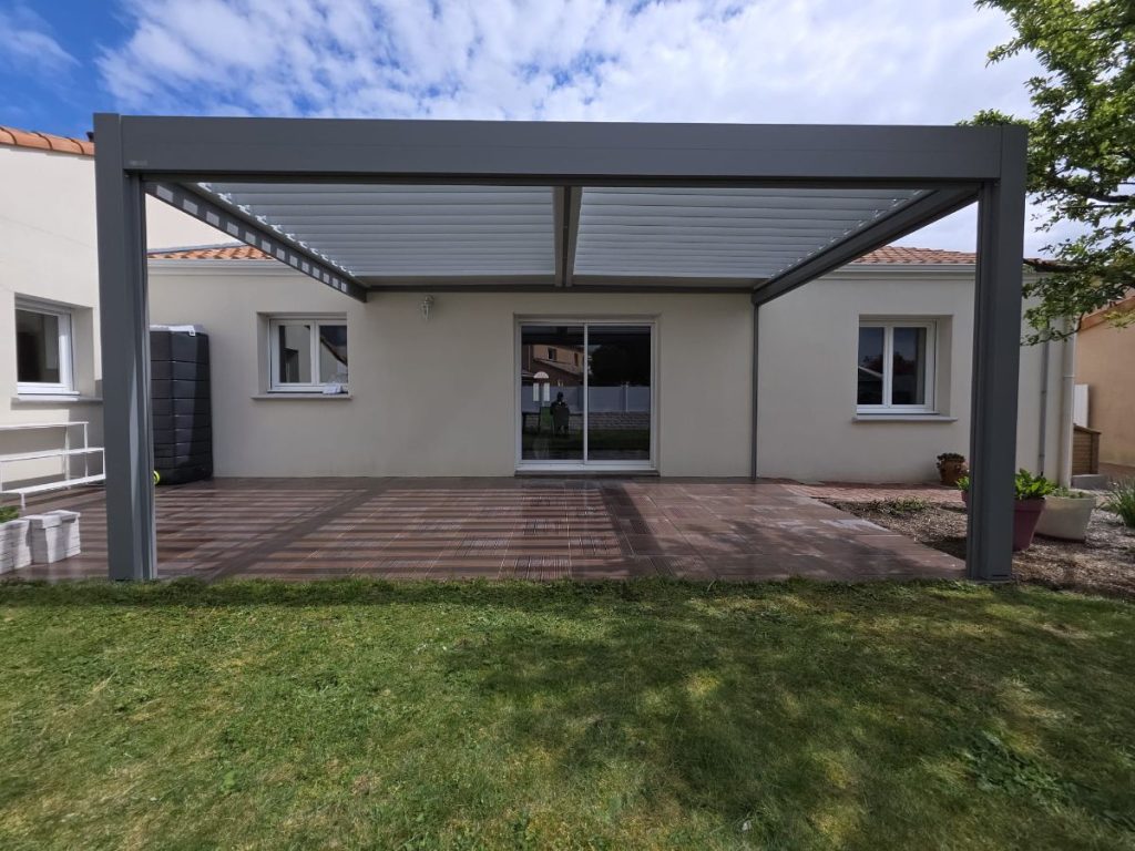 Pergola bioclimatique et 2 stores - Saint-Macaire-en-Mauges