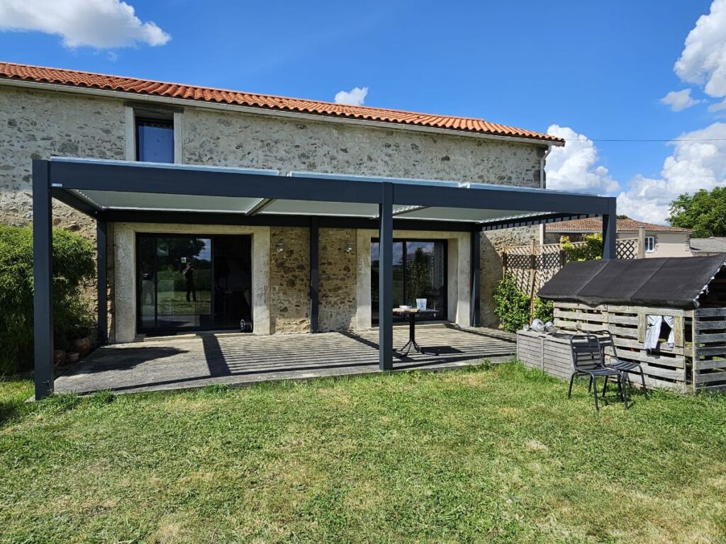 Pergola bioclimatique 3 modules - Nueil-les-Aubiers