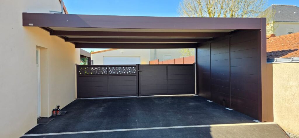 Portail clôture sous carport - La Poitevinière