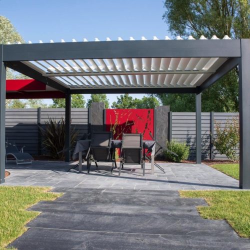 Pergola ouverte dans un jardin